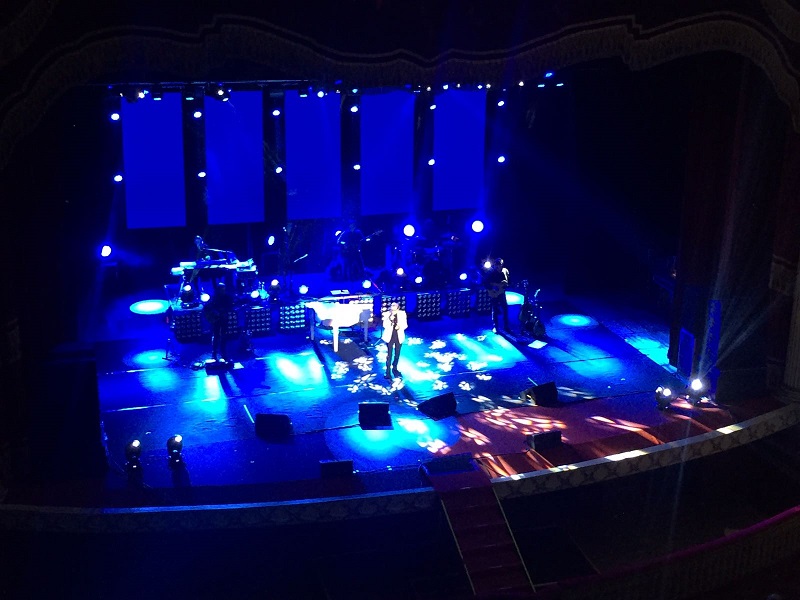 FOTO – Nino D’Angelo per la prima volta in carriera in concerto al teatro Rendano a Cosenza