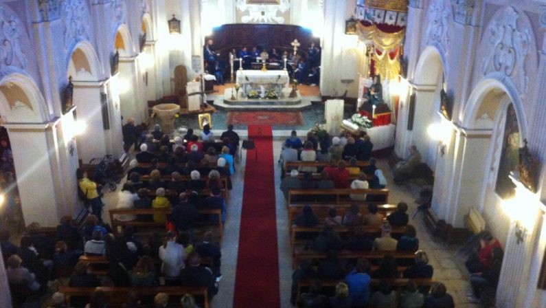 Un giardino botanico con le piante e le erbe legate alla tradizione di San Francesco di Paola