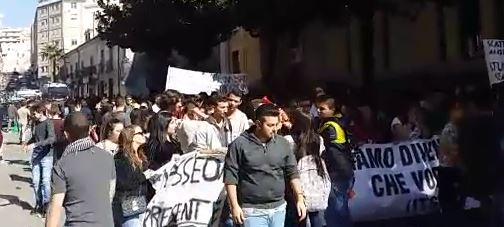 La protesta degli studenti a Catanzaro