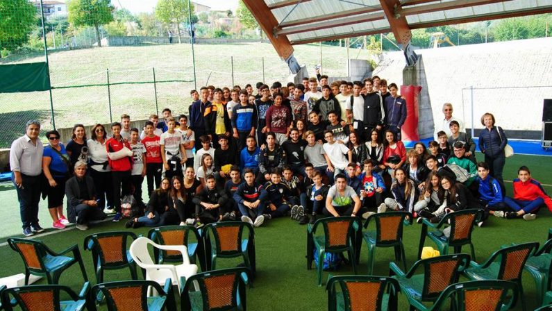 VIDEO - Cosenza, il campione di tuffi Giovanni Tocci incontra gli studenti del Liceo Sportivo