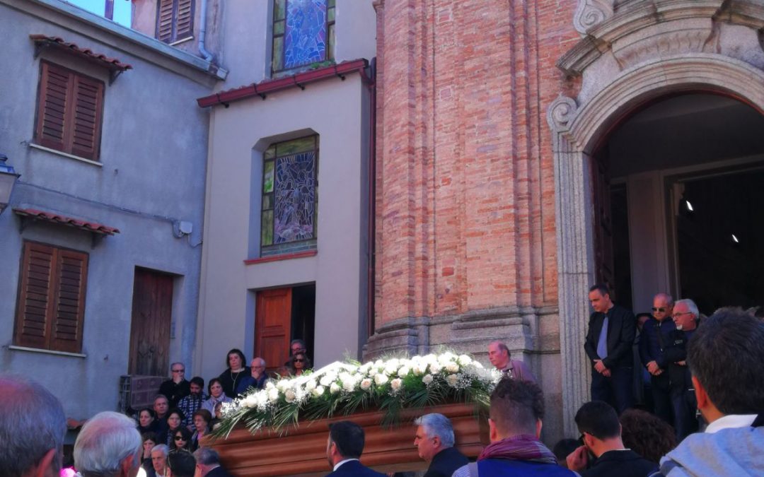 FOTO – Grande commozione al funerale di don Ignazio Schinella  Presenti centinaia tra sacerdoti e vescovi da tutta Italia