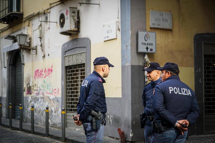 Stesa di camorra nel centro antico di Napoli: colpi di pistola