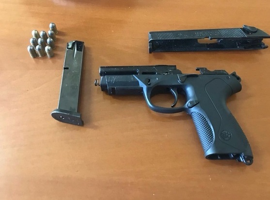 I carabinieri hanno sequestrato la pistola