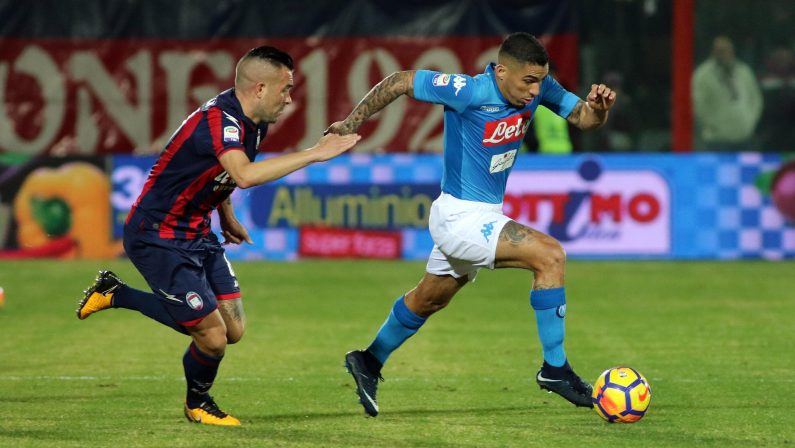 FOTO - Serie A, il Napoli espugna Crotone con un gol di Hamsik ed è campione d'inverno