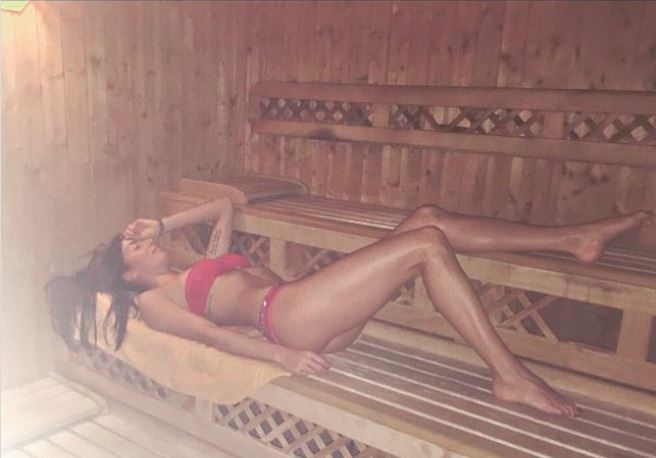 La calabrese Elisabetta Gregoraci infiamma il webSu Instagram la sua foto sexi mentre è in sauna