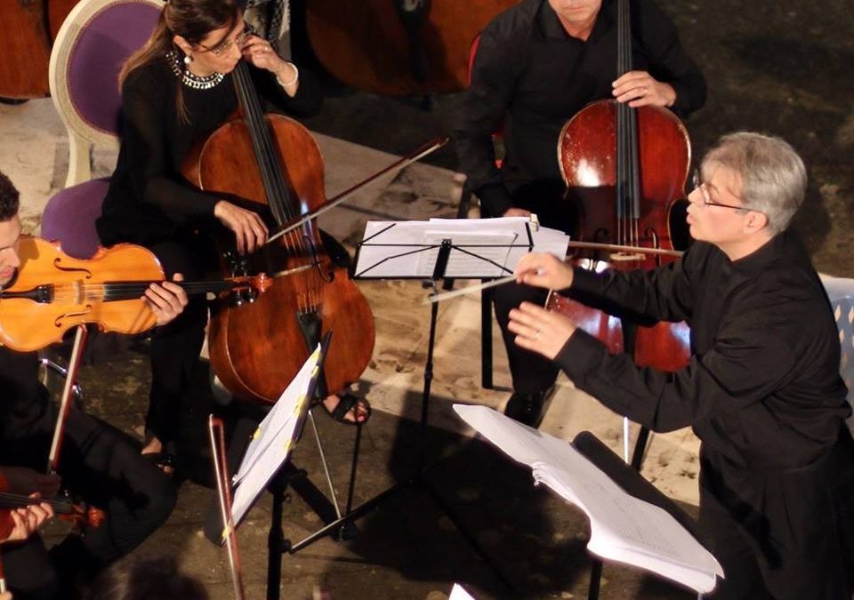 Il maestro Antonio Ciacca alla direzione