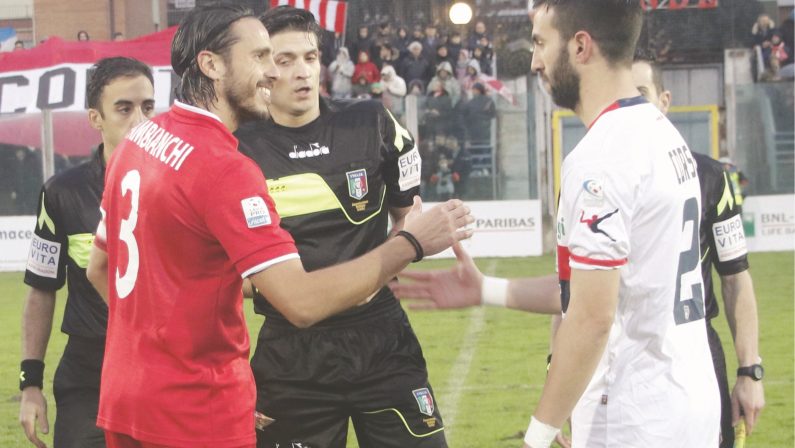 Rende-Cosenza finisce 0-0: freddo e maltempo condizionano il derby, non la passione dei tifosi