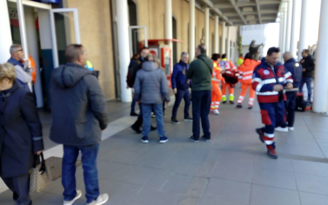 La stazione ferroviaria di Paola dopo il deragliamento del treno