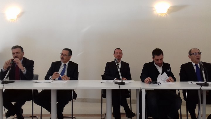 Da sin. il sindaco Cipolla, il governatore Pittella e Amadeus durante la conferenza stampa de L'anno che verrà a Villa Nitti (Maratea)