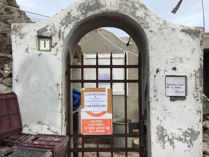 Abusi edilizi a Capri, sigilli a villa di un noto imprenditore