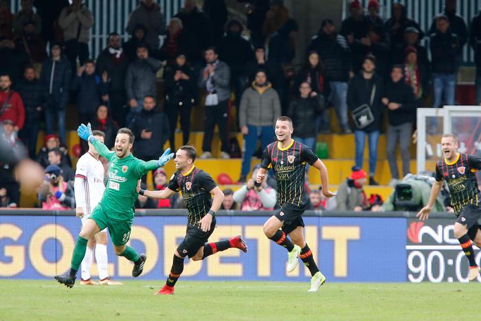 Primo punto del Benevento, gol portiere al 95' contro il Milan
