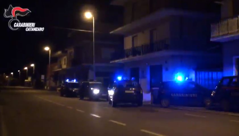 Minaccia la madre per estorcere denaro: arrestato in Irpinia