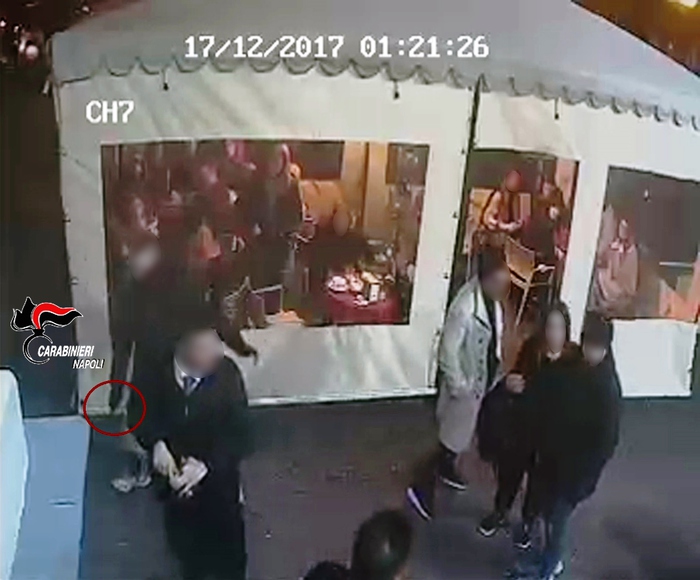 Accoltellati per sguardo: scoperto branco di minorenni a Napol
