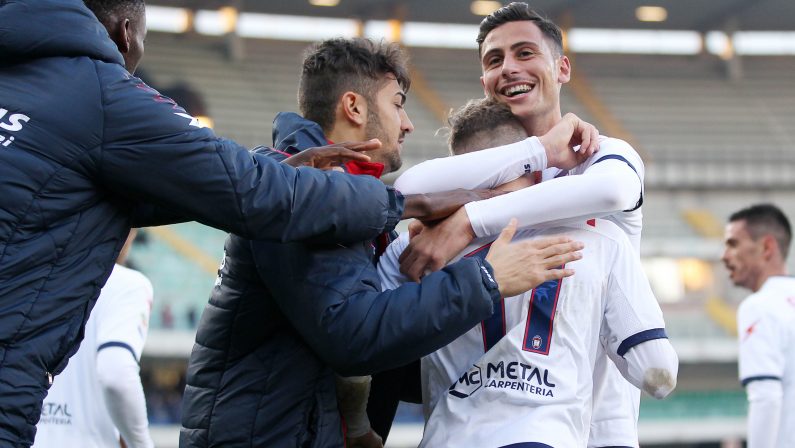 Serie A, il Crotone prepara la sfida col BeneventoAffaticamento per Stoian. Ricci: «Qui sono felice»