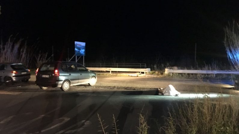 Ancora sangue sulle strade calabresi, uomo muore investito all'uscita di un supermercato a Paola