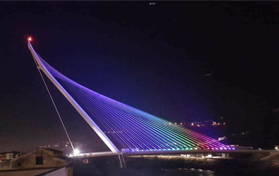 VIDEO – Inaugurazione del ponte di Calatrava a Cosenza, l’inizio dello show