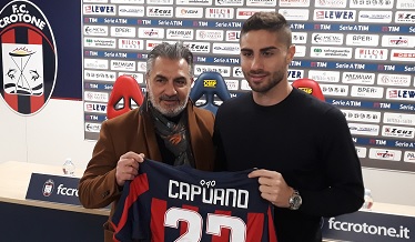 Crotone, presentato il difensore Capuano: «Qui per la salvezza». In arrivo altri due rinforzi