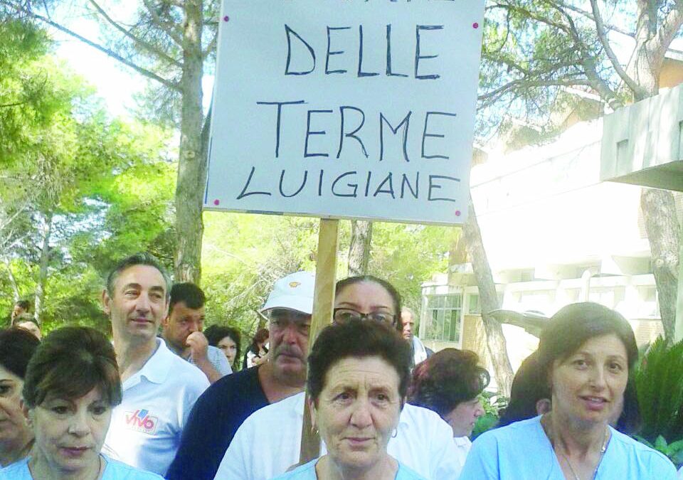 Una protesta dei lavoratori delle Terme luigiane