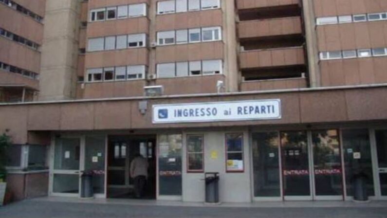 Coronavirus: infermiere positivo, chiude reparto all'ospedale di Reggio Calabria