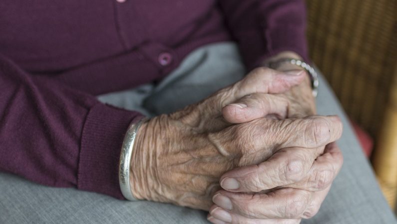 La storia: due anziani di Paola muoiono nello stesso istante dopo settant'anni di matrimonio