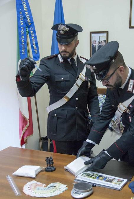 La droga sequestrata dai carabinieri della compagnia di Petilia Policastro