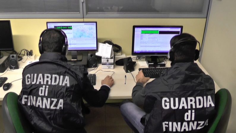 Estorsione a familiari di collaboratore di giustizia, arrestate tre persone ritenute affiliate alla cosca dei Bellocco