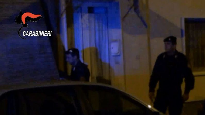 Omicidi di mafia tra le cosche del Crotonese, 5 arrestiOperazione contro la 'ndrangheta tra Calabria e Lombardia