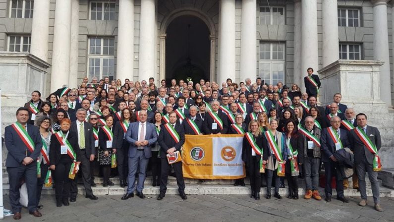 Due bandiere arancioni in Calabria: il Touring Club premia Oriolo e Taverna