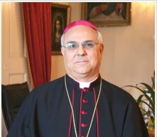 L'arcivescovo mons. Vincenzo Bertolone