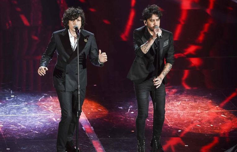 Ermal Meta e Fabrizio Moro sul palco di Sanremo 2018
