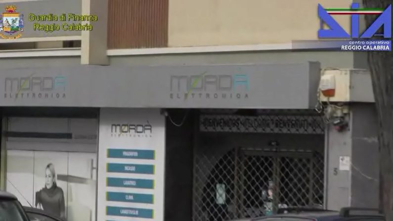 VIDEO - Operazione Martingala, decine di arresti Sequestri in tutta Italia, le immagini della Finanza