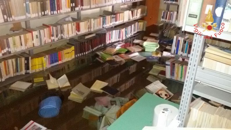 Allagamento in biblioteca e auditorium a CatanzaroDanni ingenti per libri e attrezzature per un guasto