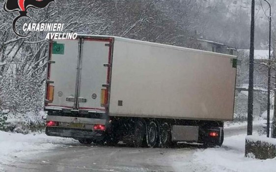 Neve in Irpinia:dozzine di interventi delle Forze dell'Ordine: salvato uomo assiderato