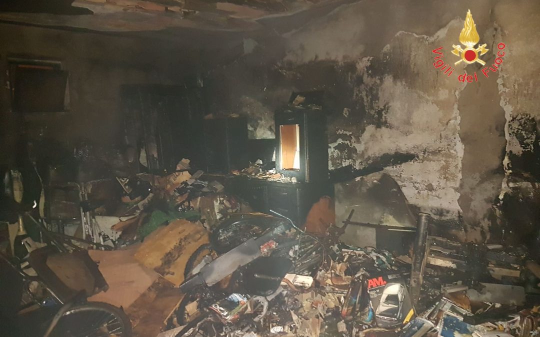 L'immobile distrutto dalle fiamme