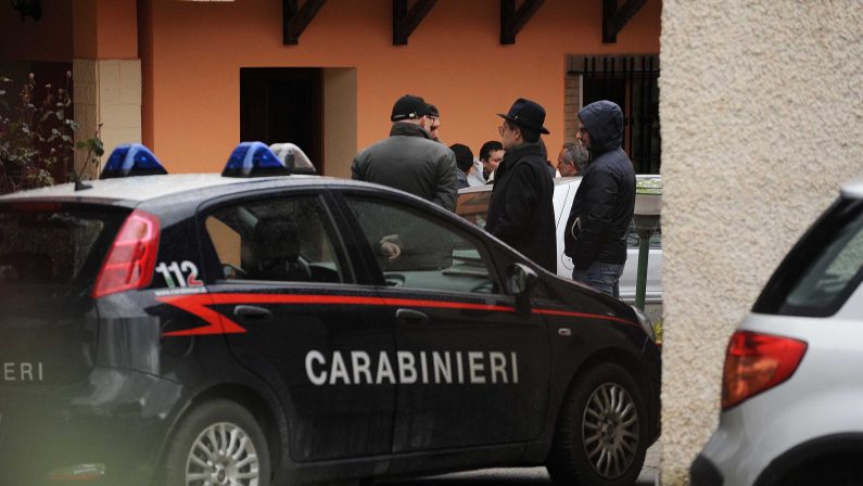 VIDEO - Strage familiare a Rende, quattro mortiGli inquirenti davanti la villetta dei Giordano