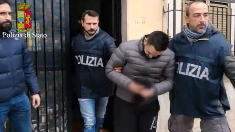 VIDEO - Arrestato Antonino Pesce, boss di RosarnoLe immagini del blitz della Polizia nel suo rifugio
