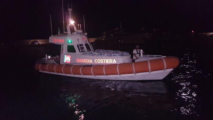 Tragedia in mare a Corigliano, muore un 55enneLa barca su cui navigava si ribalta a causa del maltempo