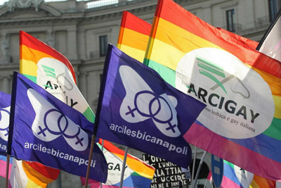 Napoli, 14enne gay denuncia: ho subito ustioni