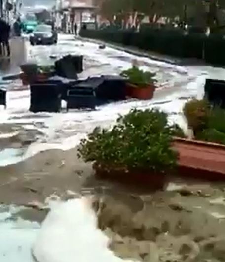 VIDEO – Maltempo sulla costa tirrenica della Calabria  Danni e allagamenti per le mareggiate a Cetraro