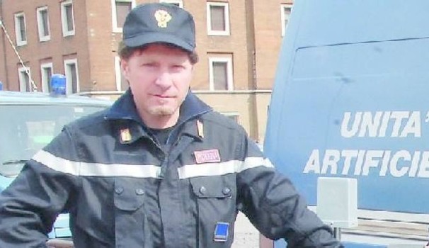 Poliziotto calabrese morto in caserma per esplosioneAnche Gabrielli ai funerali solenni celebrati a Firenze