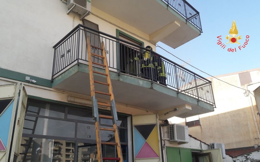 L'intervento dei vigili del fuoco nell'appartamento