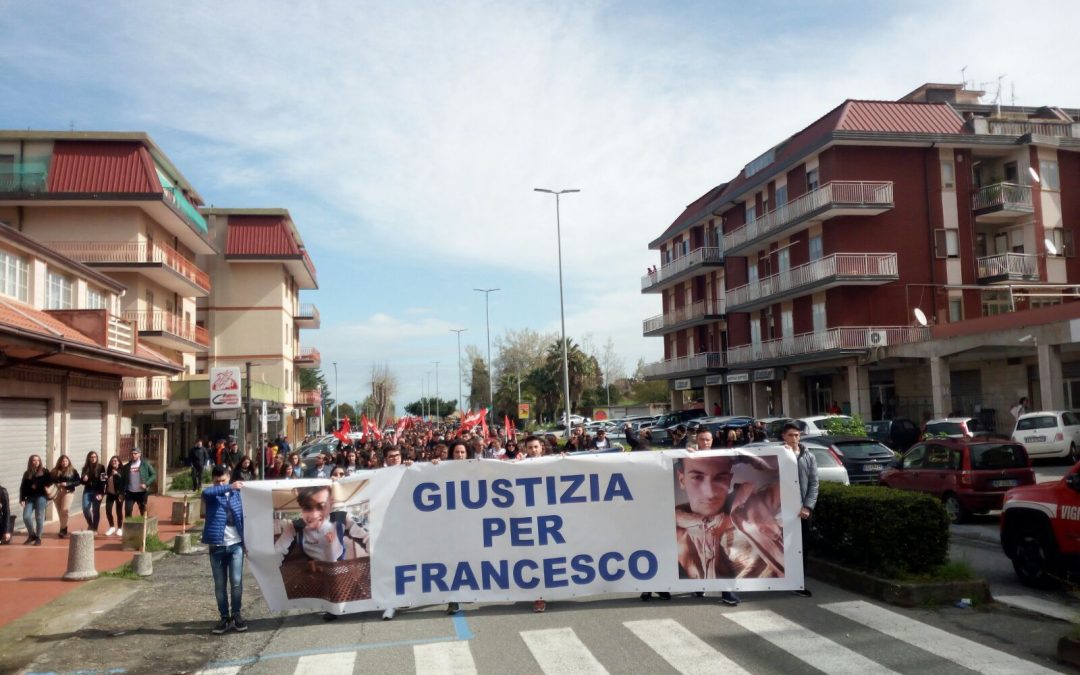 FOTO – Libera in piazza a Vibo contro la ‘ndrangheta  In migliaia al corteo per le vittime innocenti di mafia