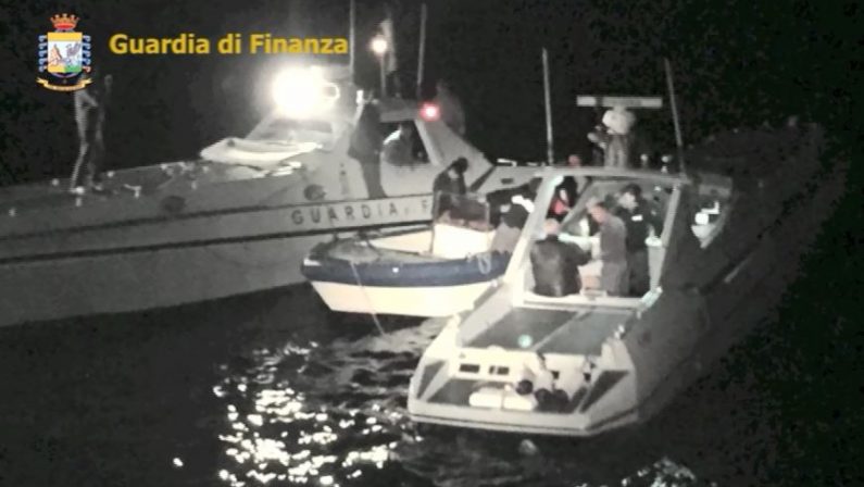 VIDEO - Droga dall'Albania alla CalabriaL'operazione e gli inseguimenti in mare