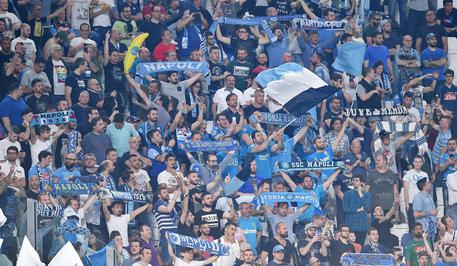 Napoli in partenza per Firenze, entusiasmo dei tifosi