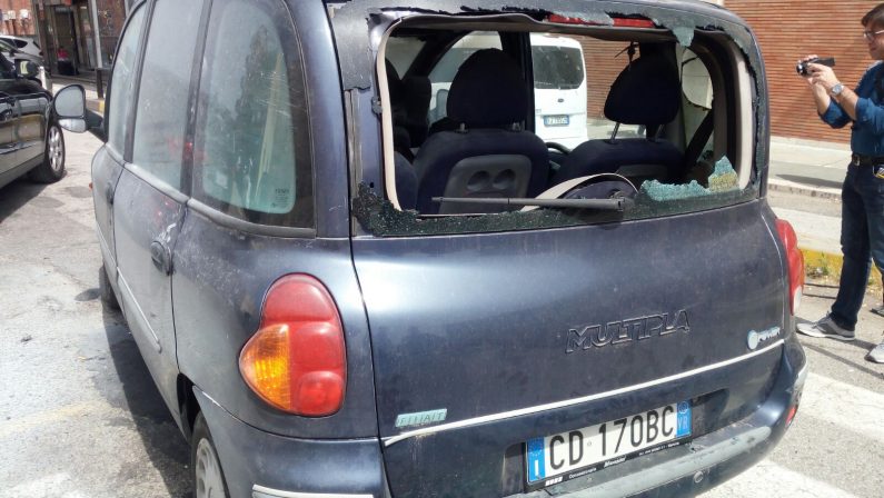 Aggressione a 4 professori sull'autostrada a LameziaColpiti da Daspo e denunciati altri 26 tifosi del Catania