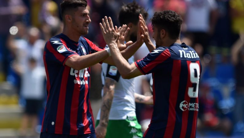 FOTO - Trionfo del Crotone contro il SassuoloEmiliani travolti e salvezza più vicina: le immagini