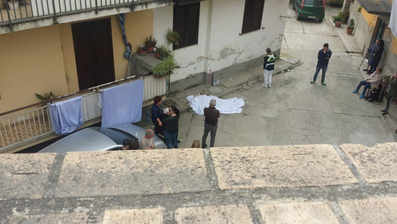 Cade dalla finestra mentre fa le pulizie di casaMuore una donna a Soriano nel Vibonese