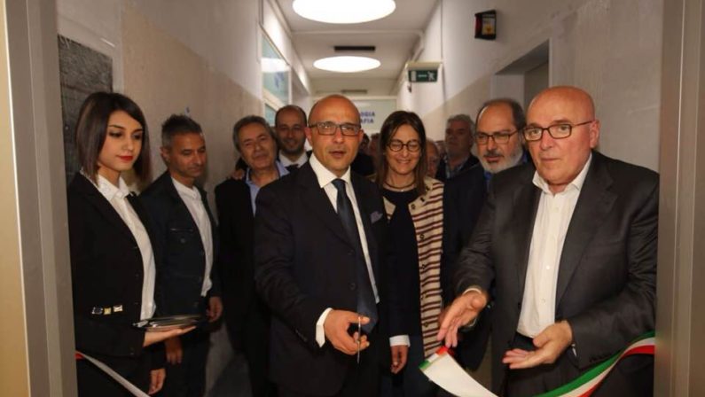 Acri, inaugurati risonanza magnetica e ambulatorio oncologicoOliverio ribadisce: «Basta con il commissariamento della Sanità»