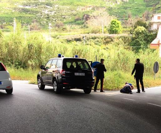 Rapinano un anziano nel Cosentino e fuggonoArrestati quattro rumeni dopo un inseguimento