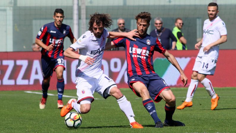 FOTO - Il Crotone batte il Bologna e torna a sperare per la salvezza in Serie A